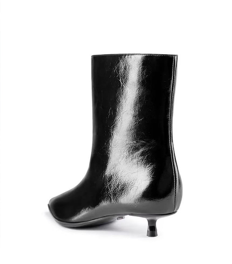 أحذية نسائية جديدة لموسم الخري - مراجعة Leather Classic Strap وسعره