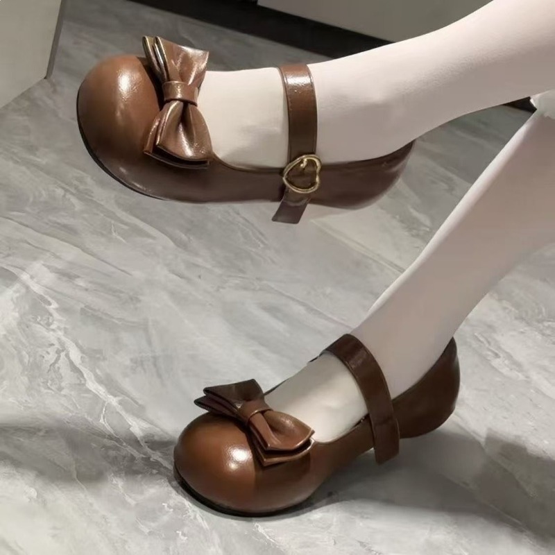 حذاء نسائي كلاسيكي بتصميم لولي - مراجعة Leather Classic Strap وسعره